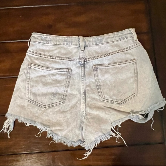 PacSun High Rise Mom Shorts Light Wash Distressed | Size 28 - Picture 5 of 5
